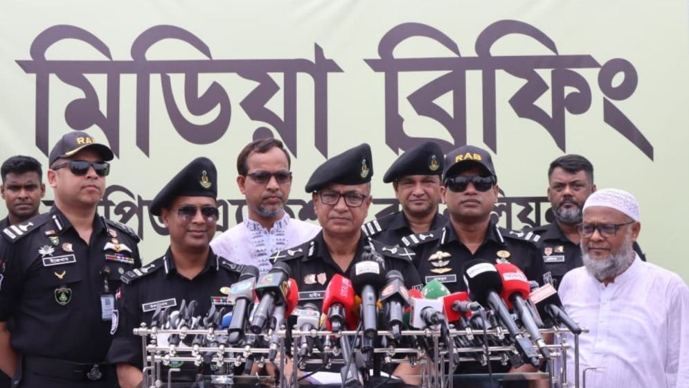 পশুর হাটে ছিনতাই রোধে মাঠে র‌্যাব, বাড়ানো হয়েছে টহল ও চেকপোস্ট