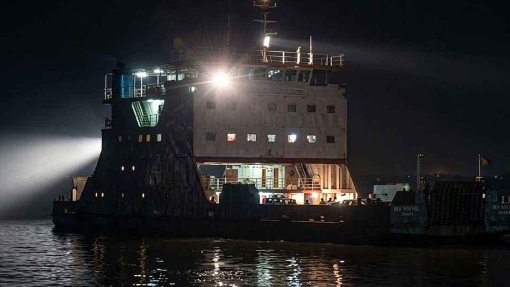 কালবৈশাখীর কবলে পাটুরিয়া-দৌলতদিয়া নৌরুট, ফেরি চলাচল বন্ধ