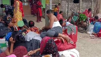 বাংলাদেশে ঢুকতে ভারত সীমান্তে হঠাৎ শত শত মানুষের ভিড়