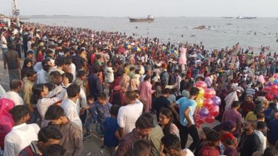 তীব্র গরম উপেক্ষা করে চট্টগ্রামের বিনোদনকেন্দ্রে উপচে পড়া ভিড়