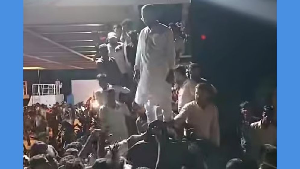 হাতিয়ায় এমপি হান্নান মাসউদের জন্য ফেরি ছাড়তে দেরি, যাত্রীদের ভোগান্তি
