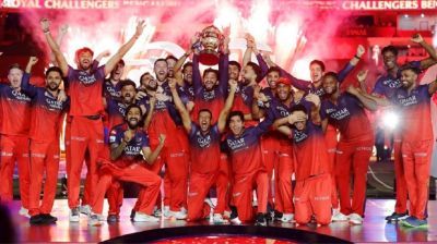 কোহলির ব্যাটে ভর করে টানা দ্বিতীয়বার আইপিএল চ্যাম্পিয়ন বেঙ্গালুরু