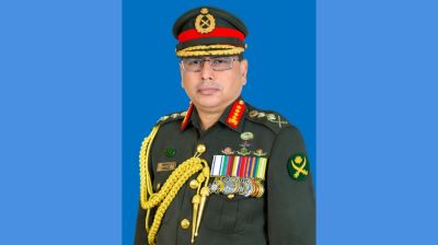 হজ পালন শেষে দেশে ফিরলেন সেনাপ্রধান ওয়াকার-উজ-জামান