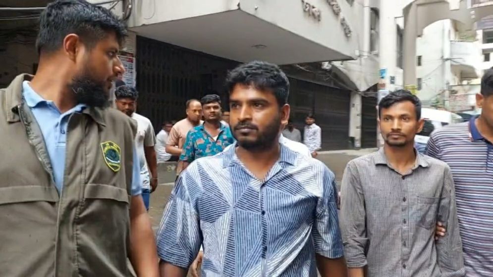 প্রধানমন্ত্রীর কার্যালয়ের রেড টেলিফোনের তার চুরি: দুই আসামি ৫ দিনের রিমান্ডে