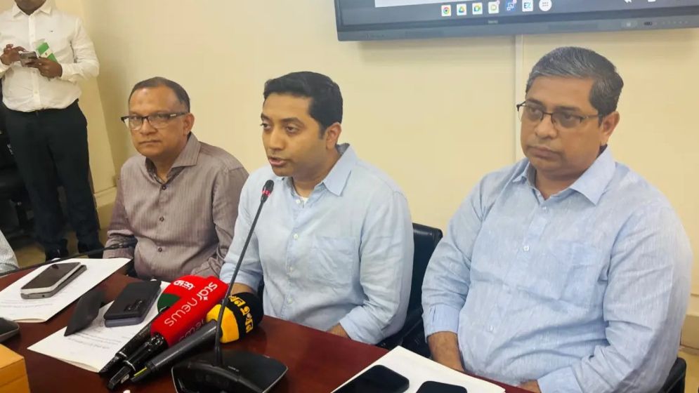 প্রাথমিকের ১ কোটির বেশি শিক্ষার্থীকে ইউনিফর্ম-জুতা-ব্যাগ দেবে সরকার