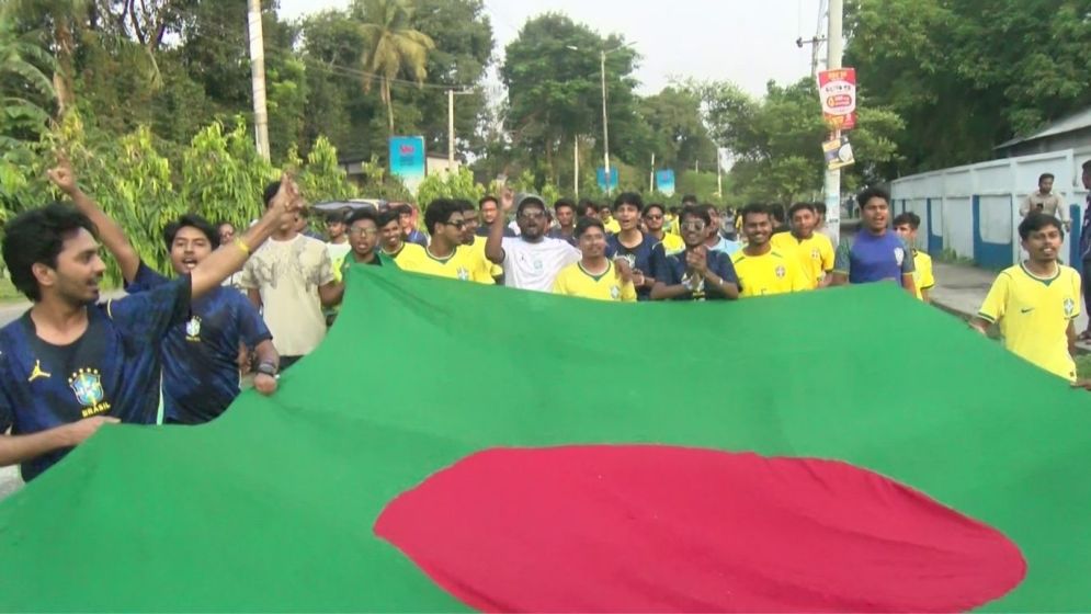 ‘ছিল পাঁচ হবে ছয়, মিশন হেক্সা করব জয়’ শ্লোগানে ব্রাজিল ভক্তদের শোভাযাত্রা