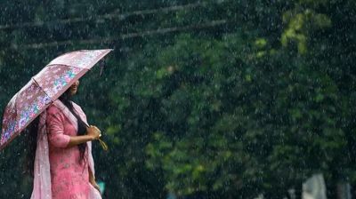 ছুটির দিনের বিকেলে রাজধানীতে স্বস্তির বৃষ্টি