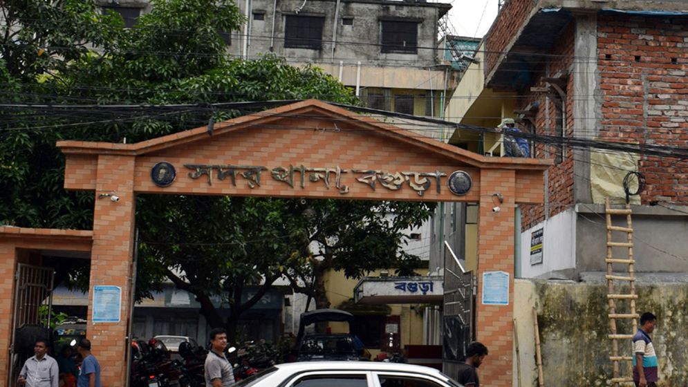বগুড়ায় লুট হওয়া ৪২ অস্ত্রের হদিস নেই, মামলা হলেও গ্রেপ্তার শূন্য