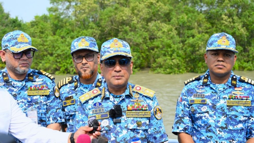 সুন্দরবনে দস্যুতা ও পাচার রোধে কোস্ট গার্ডের কঠোর বার্তা