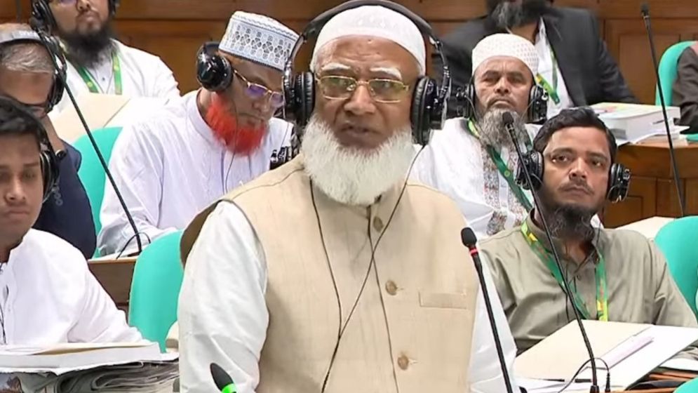 সংসদে মাইক্রোওভেন-ওয়াশিং মেশিন বিতর্ক: পার্থের বক্তব্যের প্রতিবাদ বিরোধীদলীয় নেতার