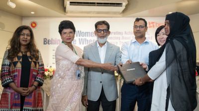 ব্র্যাকের প্রশিক্ষণ শেষে নারীরা পেলেন পেশাদার চালকের সনদ