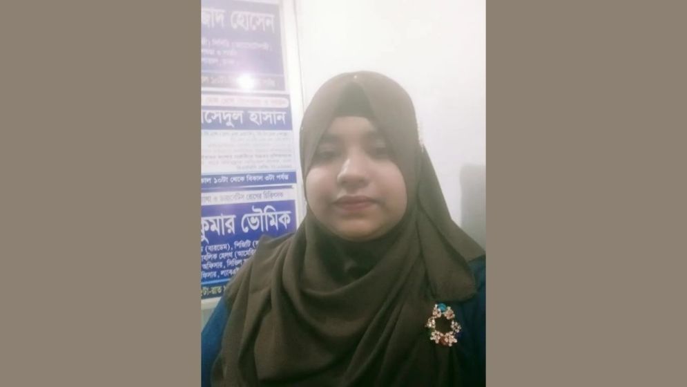 লক্ষ্মীপুরে নিখোঁজ কলেজছাত্রী, মেয়েকে ফিরে পেতে মায়ের আকুতি