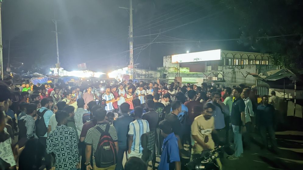 তরুণীর মৃত্যু মামলায় মেডিকেল শিক্ষার্থী গ্রেপ্তার, প্রতিবাদে মহাসড়ক অবরোধ