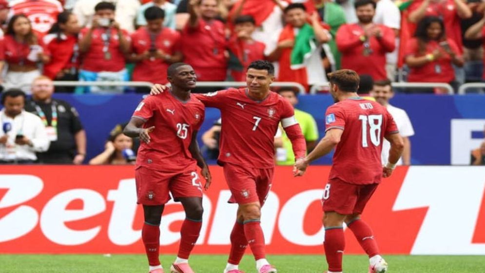 রোনালদোর জোড়া গোলে উজবেকিস্তানকে ৫-০ ব্যবধানে গুঁড়িয়ে দিল পর্তুগাল