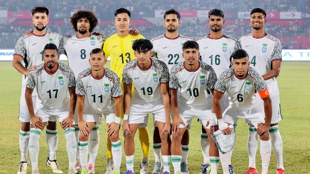 ফুটবলপাগল বাংলাদেশ কেন বিশ্ব ফুটবলে এত পিছিয়ে?