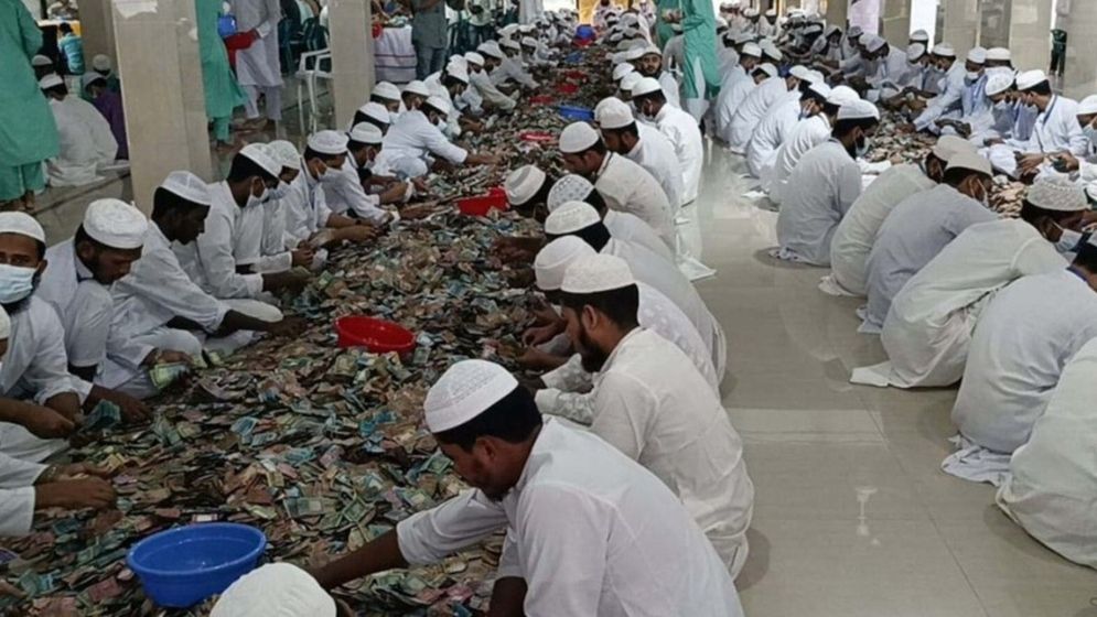 পাগলা মসজিদের ১৩ দানবাক্সে মিলল ৪৩ বস্তা টাকা, চলছে গণনা
