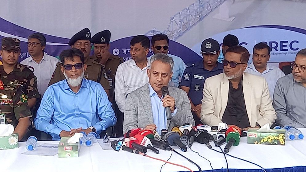 পদ্মা রেল সেতুর নিচে মাটি অপসারণ প্রকল্পের অংশ, ঝুঁকি নেই