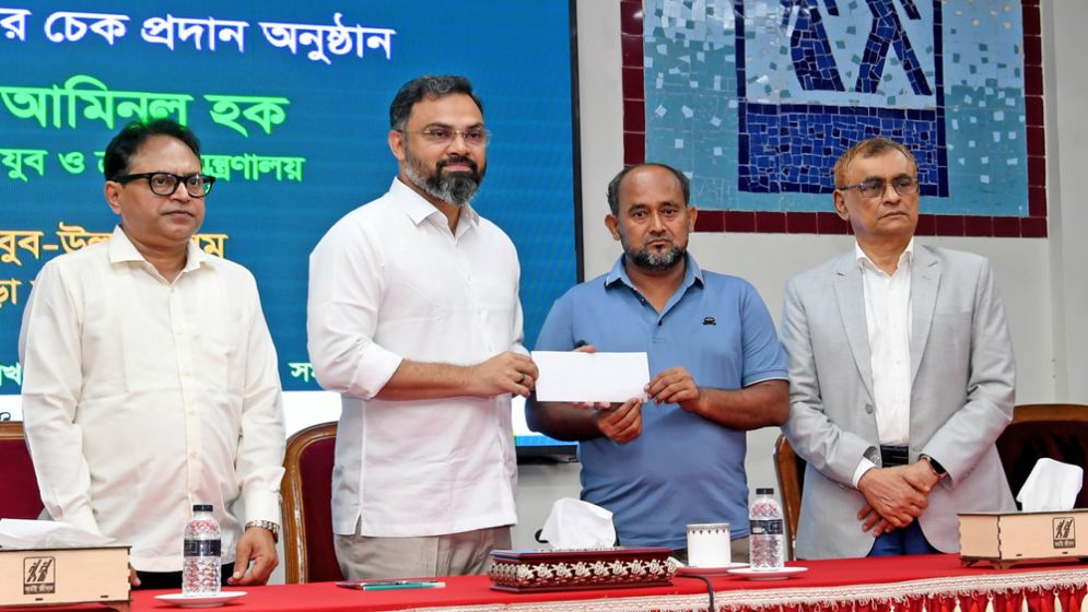 ক্যান্সার আক্রান্ত ক্রিকেটার মেহেদী হাসান হৃদয়ের পাশে যুব ও ক্রীড়া মন্ত্রণালয়
