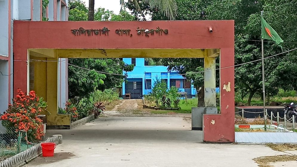 স্কুলছাত্রী মেয়েকে তুলে নিয়ে বিয়ে, অপমানে বাবার আত্মহত্যা
