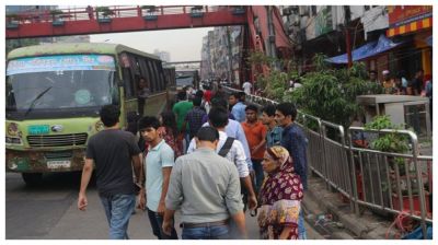 নিরাপদে হাঁটার ব্যবস্থা উপেক্ষিত, জীবনের ঝুঁকিতে পথচারীরা