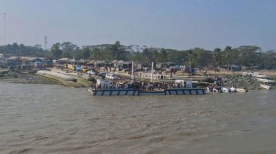 হাতিয়ার সঙ্গে সারা দেশের নৌ চলাচল বন্ধ