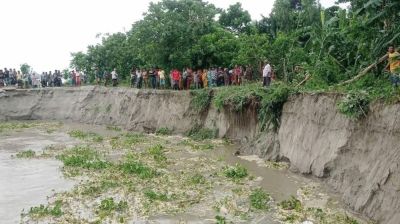 রাজারহাটে ১৫ দিনে তিস্তার ভাঙনে নদীগর্ভে ১৯টি বাড়ি, আতঙ্কে শতাধিক পরিবার