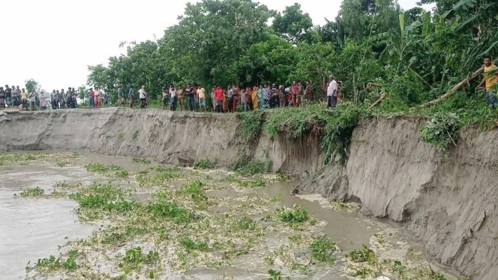রাজারহাটে ১৫ দিনে তিস্তার ভাঙনে নদীগর্ভে ১৯টি বাড়ি, আতঙ্কে শতাধিক পরিবার