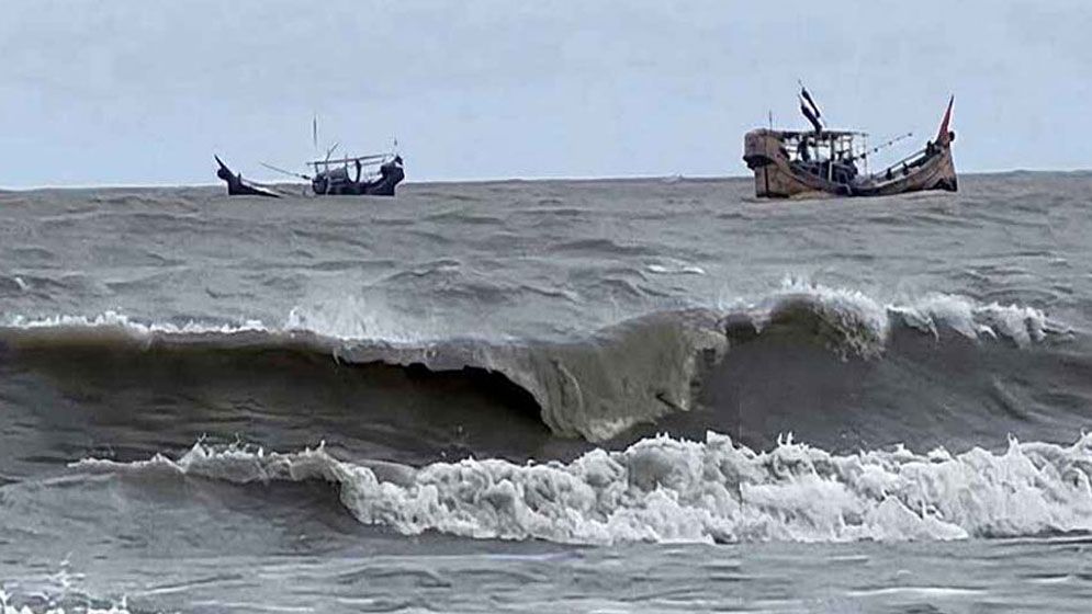 বঙ্গোপসাগরে ট্রলারডুবি, ৬ জেলে এখনও নিখোঁজ
