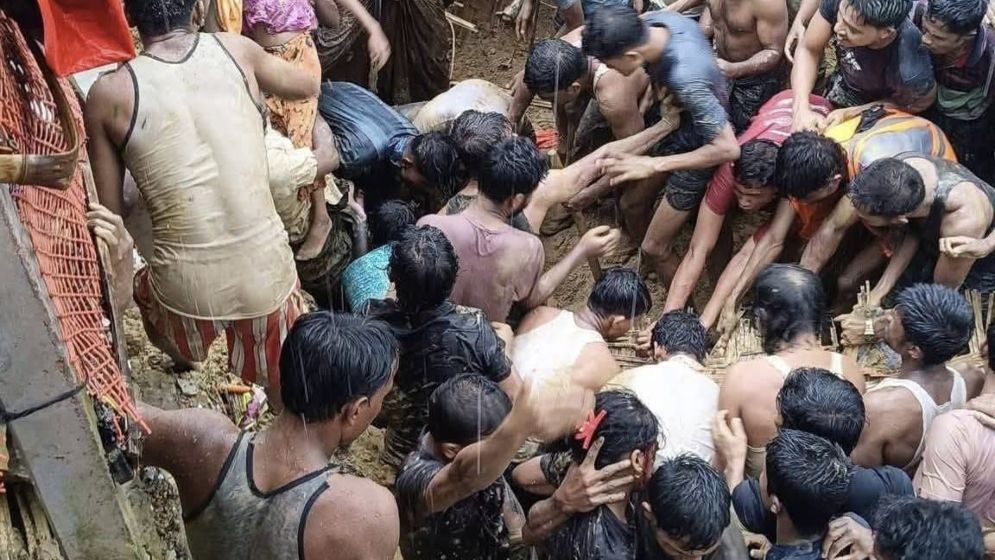 রোহিঙ্গা ক্যাম্পে পাহাড়ধসে নিহত বেড়ে ৮, শিশুই ৭ জন