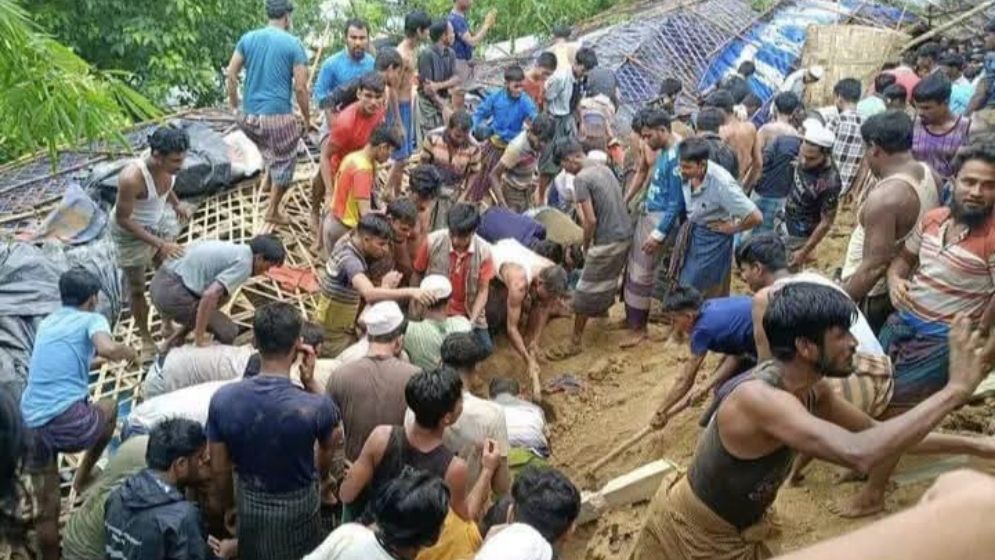 রোহিঙ্গা ক্যাম্পে পাহাড়ধসে ৫ শিক্ষার্থী নিহত, মাটিচাপা পড়েছে অন্তত ২০