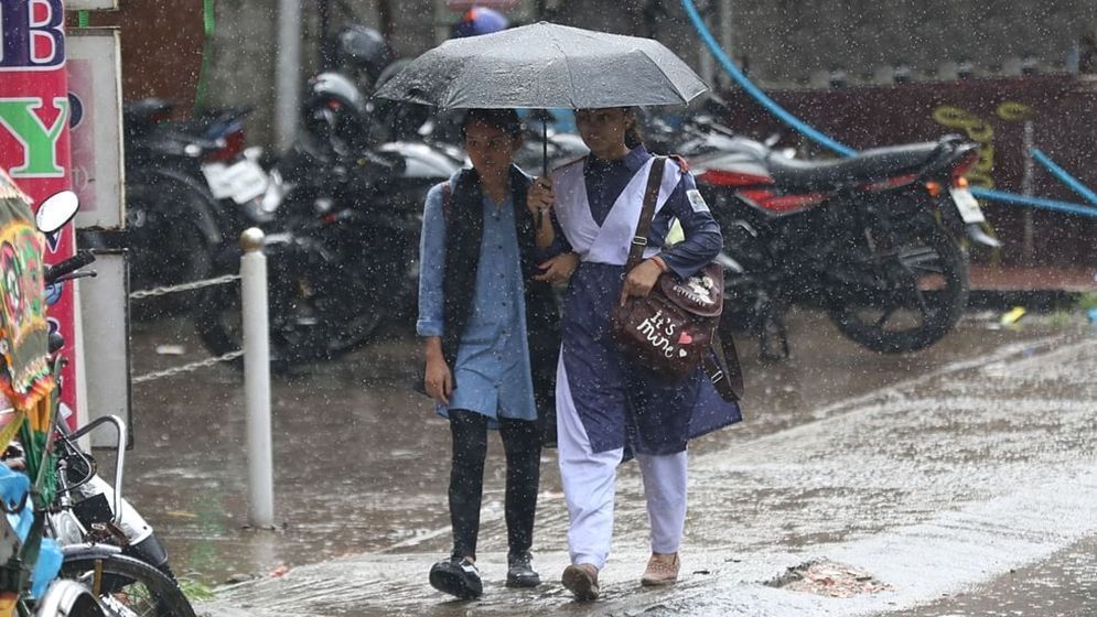 দুপুর ১টা পর্যন্ত দেশের ১৬ জেলায় ঝড়বৃষ্টির পূর্বাভাস