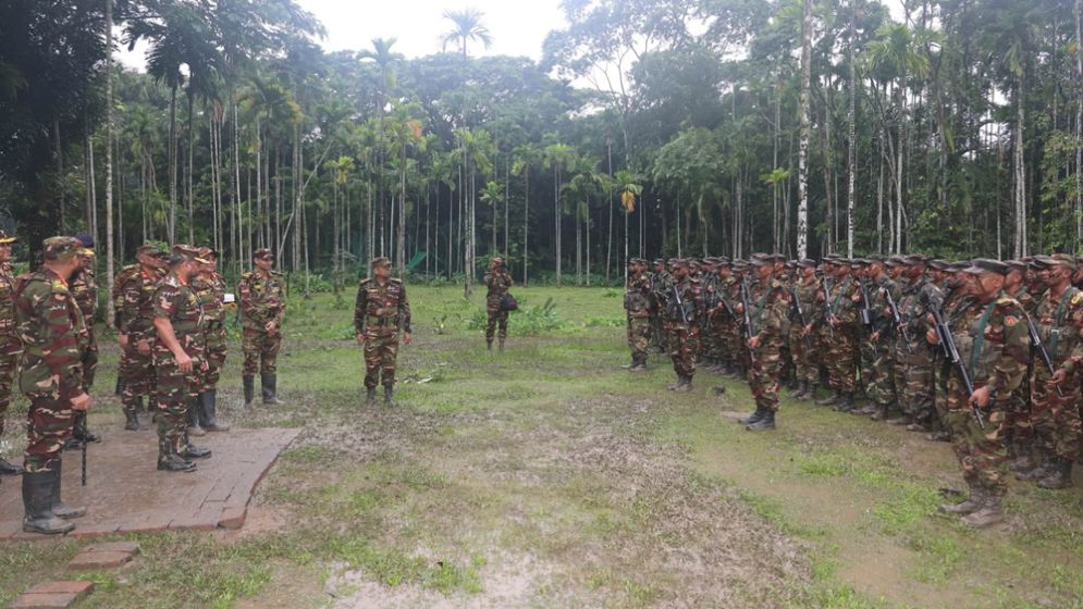গ্রীষ্মকালীন প্রশিক্ষণ পরিদর্শন করলেন সেনাপ্রধান