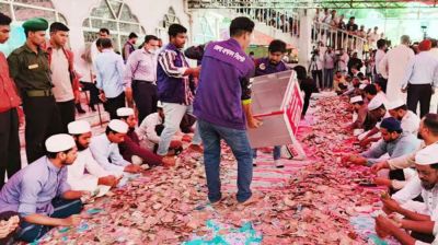 শাহজালালের মাজারে চলছে দানবাক্সের টাকা গণনা
