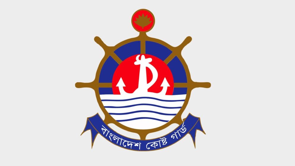 বাঁশখালীতে ২টি ট্রলিং বোট ও জালসহ আটক ৩৭