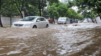 ভোর থেকেই ঢাকায় বৃষ্টি, জলাবদ্ধতায় জনদুর্ভোগ