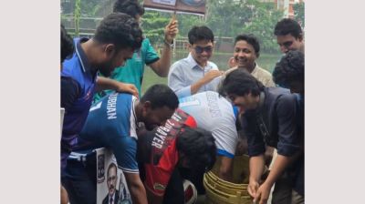 ২ কোটি টাকার সংস্কারকাজে বিলম্ব, খেলার মাঠে মাছ ছেড়ে ডাকসুর প্রতিবাদ