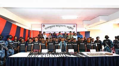 সুন্দরবনে ছোট জাহাঙ্গীর বাহিনীর প্রধানসহ ২৭ জনের আত্মসমর্পণ