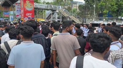 শিক্ষামন্ত্রীর পদত্যাগ দাবিতে সায়েন্সল্যাব মোড় অবরোধ