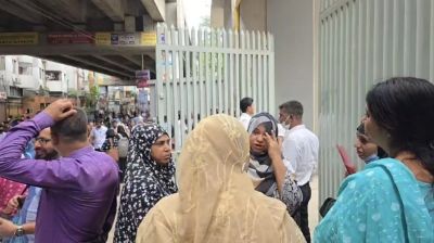 আন্দোলনের শঙ্কায় এইচএসসি কেন্দ্রে অভিভাবকদের বাড়তি উপস্থিতি