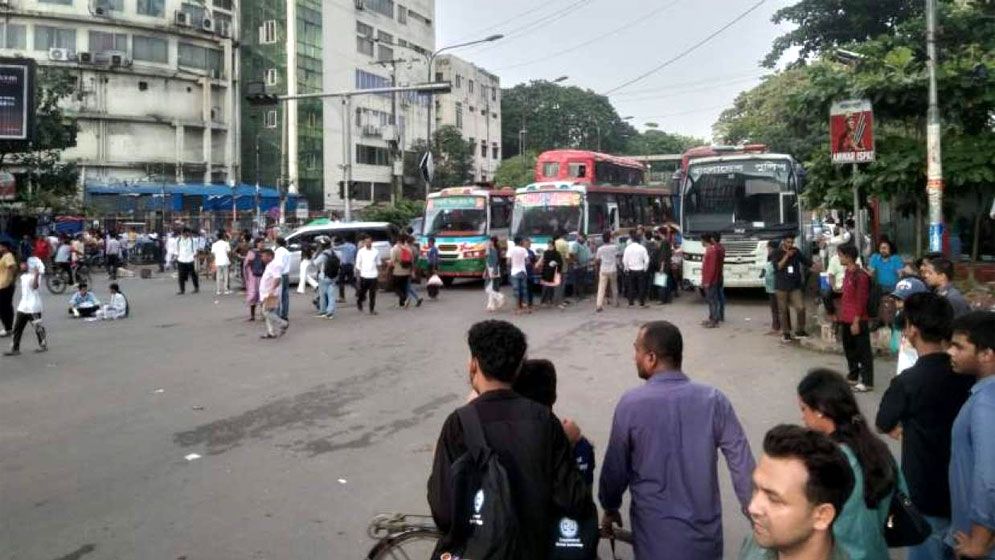 শিক্ষার্থীদের একাংশের শাহবাগ অবরোধ, রাজধানীজুড়ে তীব্র যানজট
