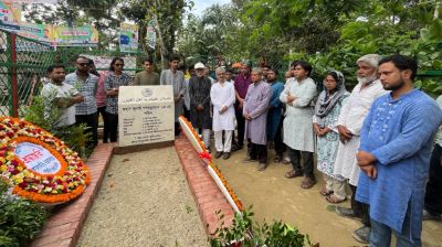 শহীদ আবু সাঈদের কবরে গণসংহতি আন্দোলনের শ্রদ্ধা নিবেদন