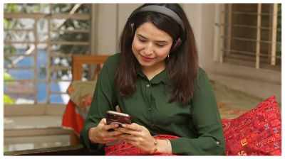 দিনভর মোবাইলে চোখ, ক্ষতি এড়াতে যা মানবেন