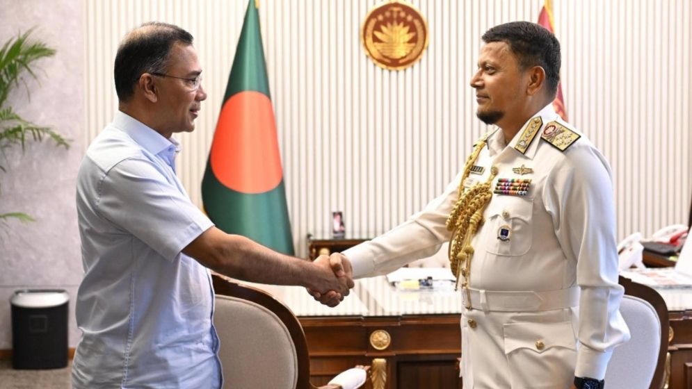 প্রধানমন্ত্রীর সঙ্গে বিদায়ি নৌবাহিনী প্রধানের সাক্ষাৎ