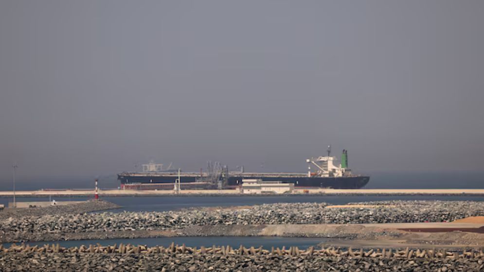হরমুজ প্রণালি সম্পূর্ণ বন্ধ করল ইরান