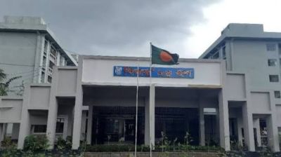 ছাত্রী হলের ওয়াশরুমে গোপনে ভিডিও ধারণ, ক্যান্টিনকর্মী ও তার স্ত্রীকে আটক