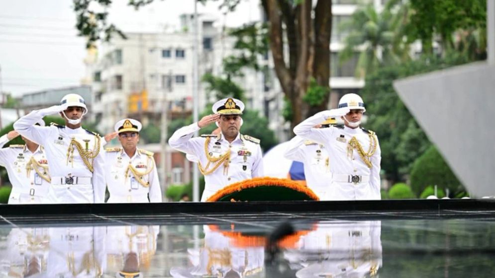 শিখা অনির্বাণে শ্রদ্ধা জানালেন নতুন নৌবাহিনী প্রধান