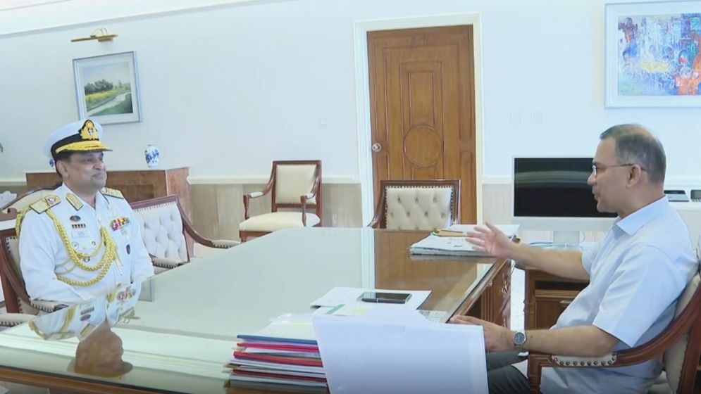 প্রধানমন্ত্রীর সঙ্গে নবনিযুক্ত নৌবাহিনী প্রধানের সৌজন্য সাক্ষাৎ