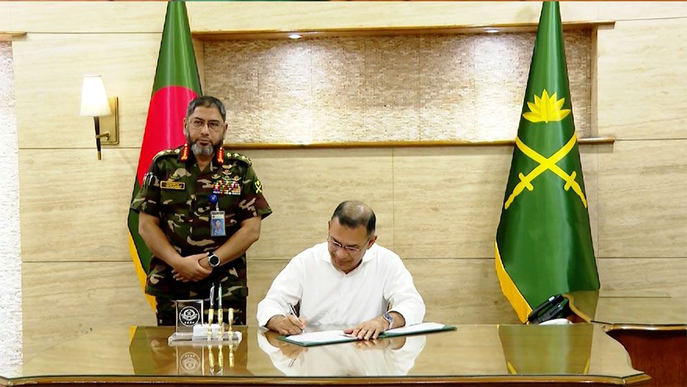 সেনা সদস্যদের পদোন্নতিতে রাজনৈতিক বিবেচনা নয়: প্রধানমন্ত্রী