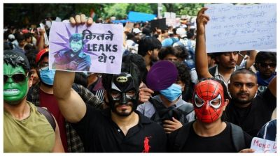 মোদির তেলাপোকা-বিপদ এখনও কাটেনি