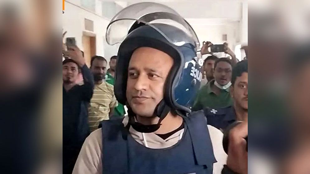 দুই মামলায় জামিন পেলেন ব্যারিস্টার সুমন